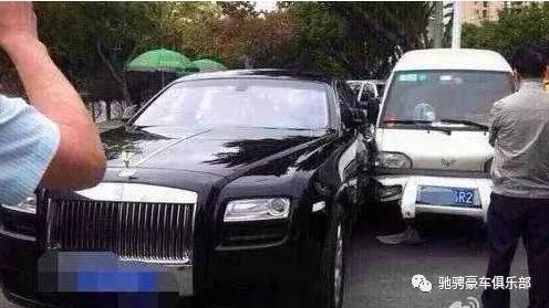 秋名山車神究竟被誰打敗了？如今車標依然在，不見當年老司機！