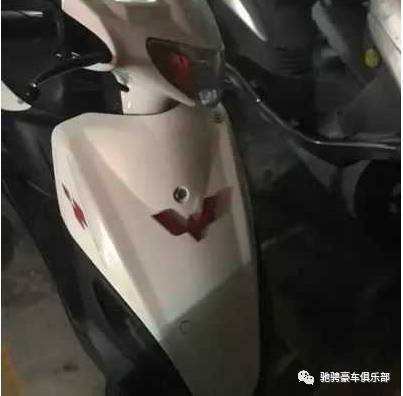 秋名山車神究竟被誰打敗了？如今車標依然在，不見當年老司機！