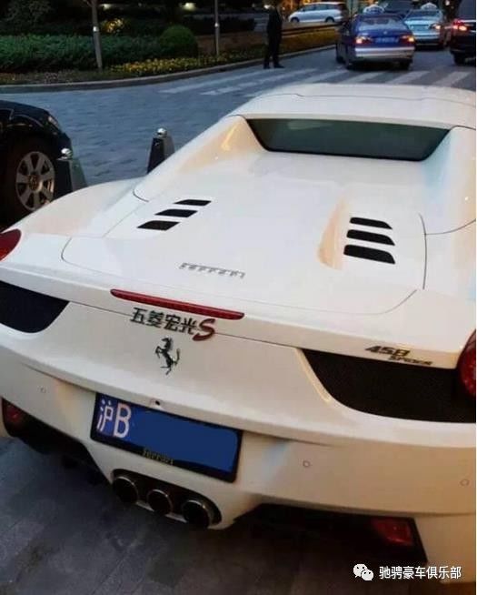 秋名山車神究竟被誰打敗了？如今車標依然在，不見當年老司機！