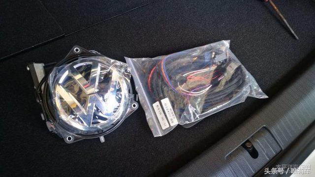 高爾夫升級原廠車標(biāo)翻蓋倒車攝像頭