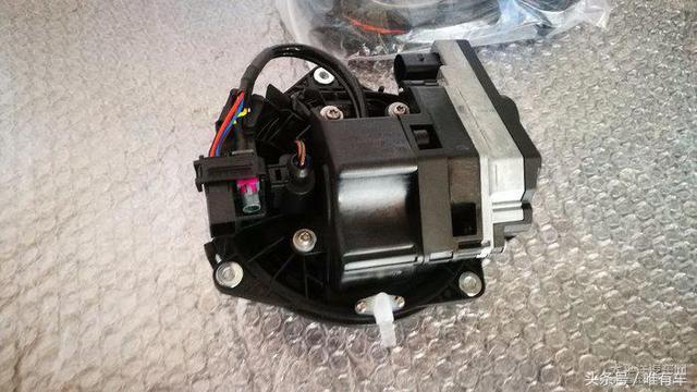 高爾夫升級原廠車標(biāo)翻蓋倒車攝像頭