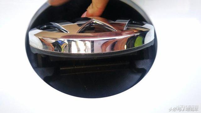 高爾夫升級原廠車標(biāo)翻蓋倒車攝像頭