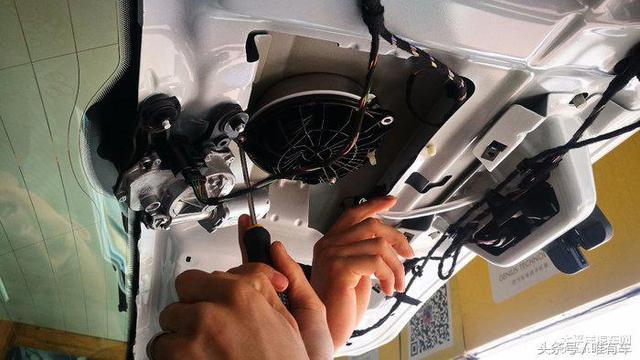 高爾夫升級原廠車標(biāo)翻蓋倒車攝像頭