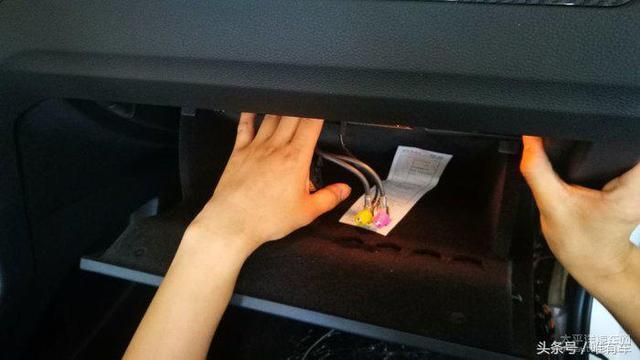 高爾夫升級原廠車標(biāo)翻蓋倒車攝像頭