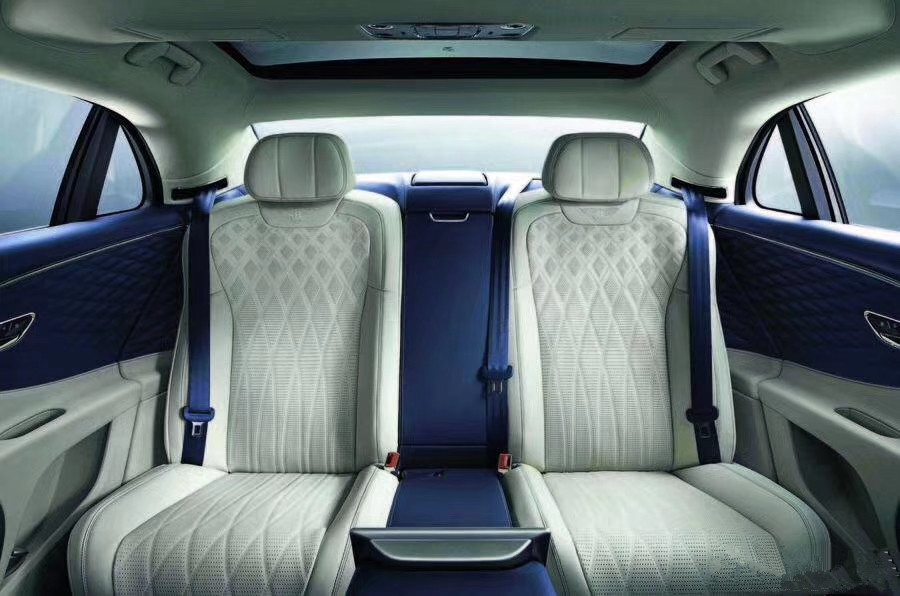 2020款賓利飛馳黑科技探索：W12缸6.0T發動機，三面翻轉大屏升降式雙飛翼車標