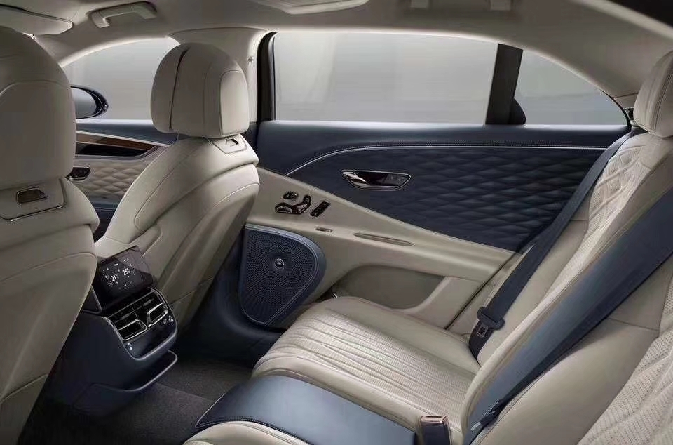 2020款賓利飛馳黑科技探索：W12缸6.0T發動機，三面翻轉大屏升降式雙飛翼車標