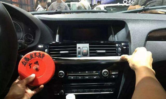 眾泰皮尺部再立新功！這次不僅克隆了外形，連車標都沒放過！