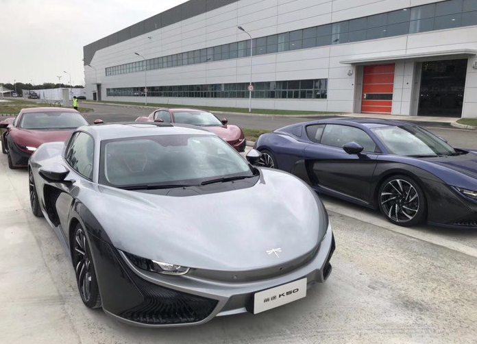 酷似邁凱輪的國(guó)產(chǎn)新能源超跑，蜻蜓隊(duì)長(zhǎng)車(chē)標(biāo)，80萬(wàn)競(jìng)爭(zhēng)特斯拉