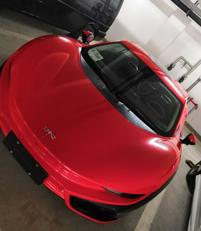 酷似邁凱輪的國(guó)產(chǎn)新能源超跑，蜻蜓隊(duì)長(zhǎng)車(chē)標(biāo)，80萬(wàn)競(jìng)爭(zhēng)特斯拉