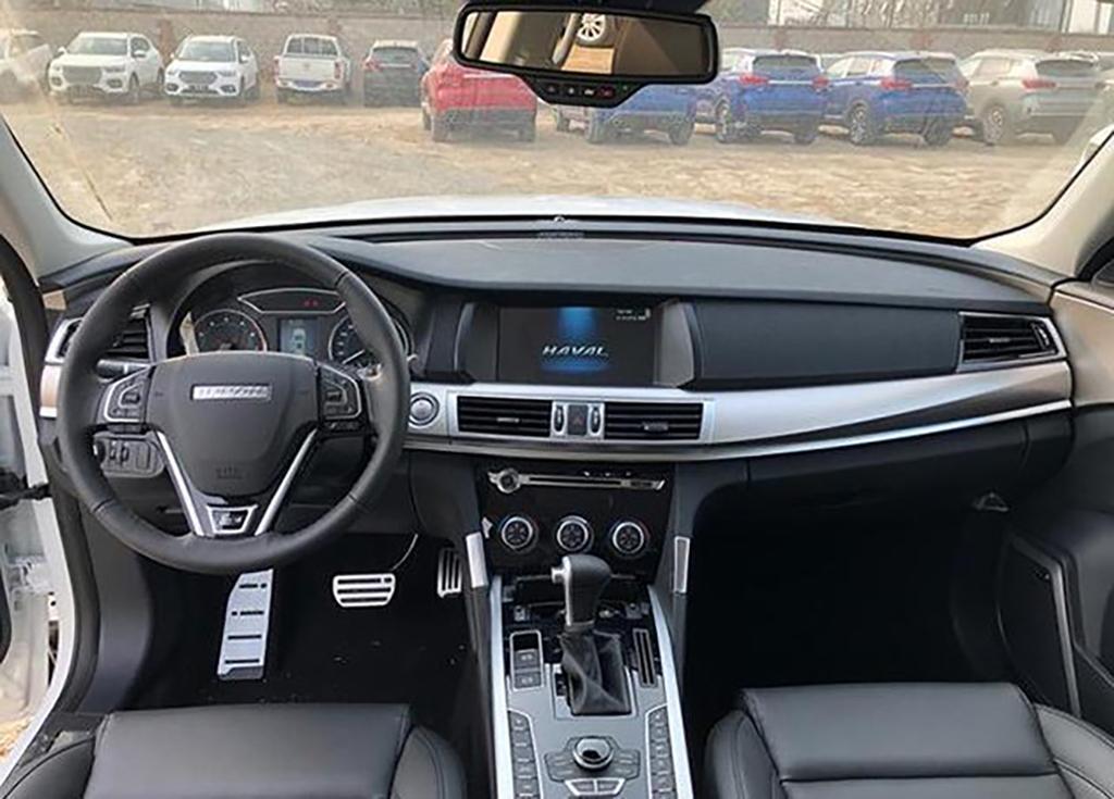 哈弗新車到店！2.0T+7DCT，網友：全新黑底色LOGO很霸氣