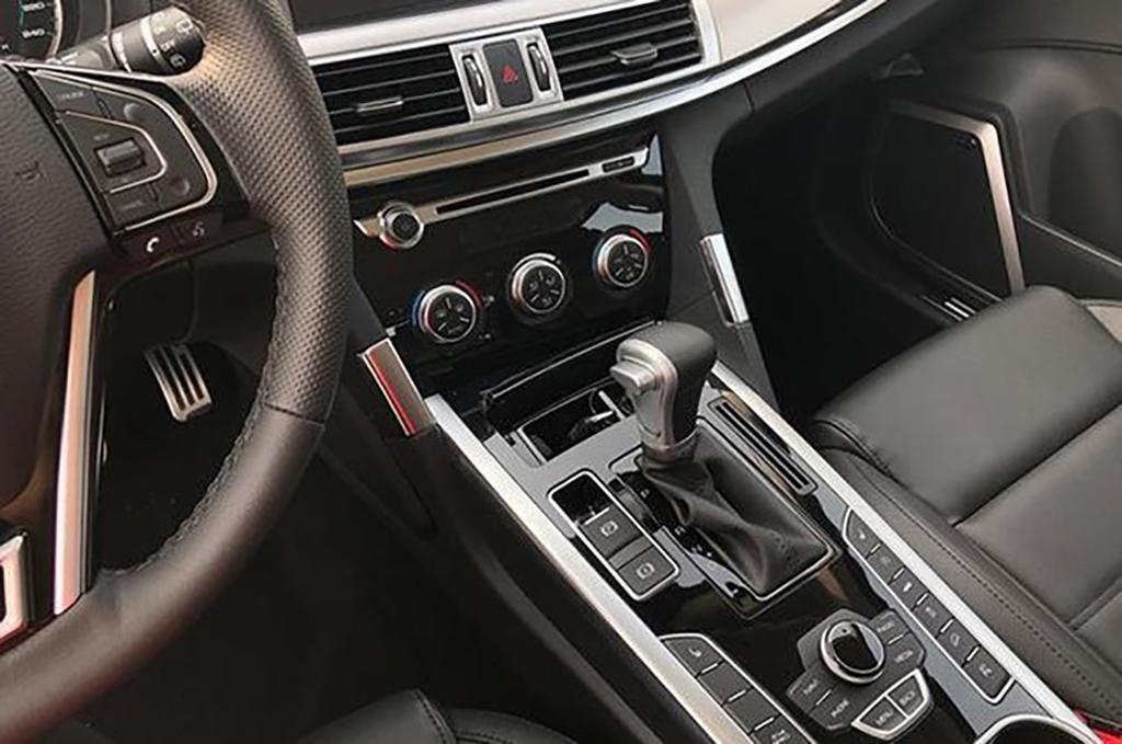 哈弗新車到店！2.0T+7DCT，網友：全新黑底色LOGO很霸氣