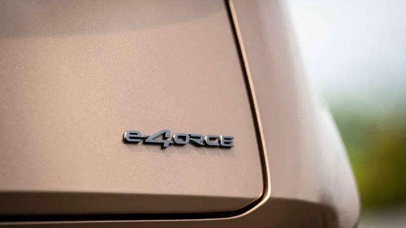 新Logo跨界風，超600公里續航的日產Ariya亮點十足