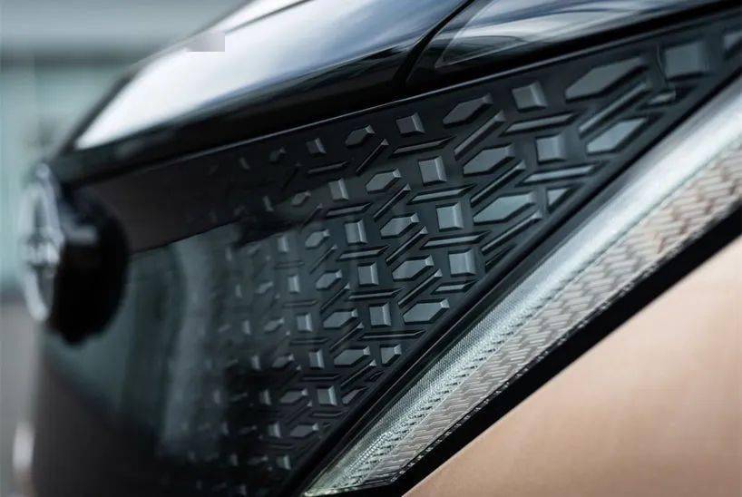 新Logo跨界風，超600公里續航的日產Ariya亮點十足