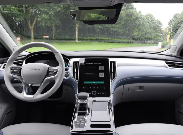 標(biāo)配620km續(xù)航，免充電+終質(zhì)保，換了Logo的榮威這么下血本？