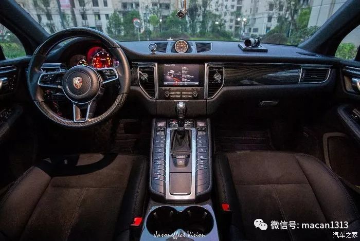 小哥花了一輛macan的錢來改裝新提的車，尤其那個輪轂。。。。。