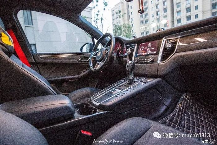 小哥花了一輛macan的錢來改裝新提的車，尤其那個輪轂。。。。。