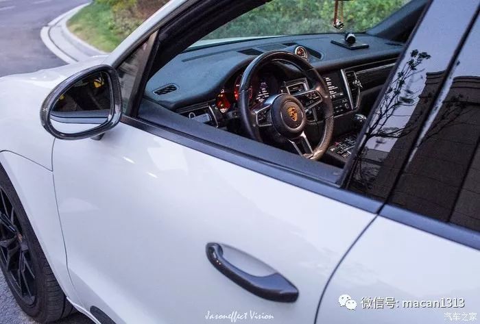 小哥花了一輛macan的錢來改裝新提的車，尤其那個輪轂。。。。。