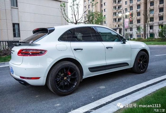 小哥花了一輛macan的錢來改裝新提的車，尤其那個輪轂。。。。。