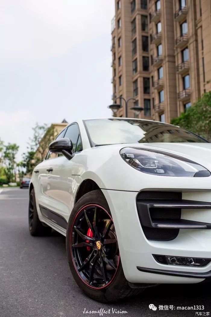 小哥花了一輛macan的錢來改裝新提的車，尤其那個輪轂。。。。。