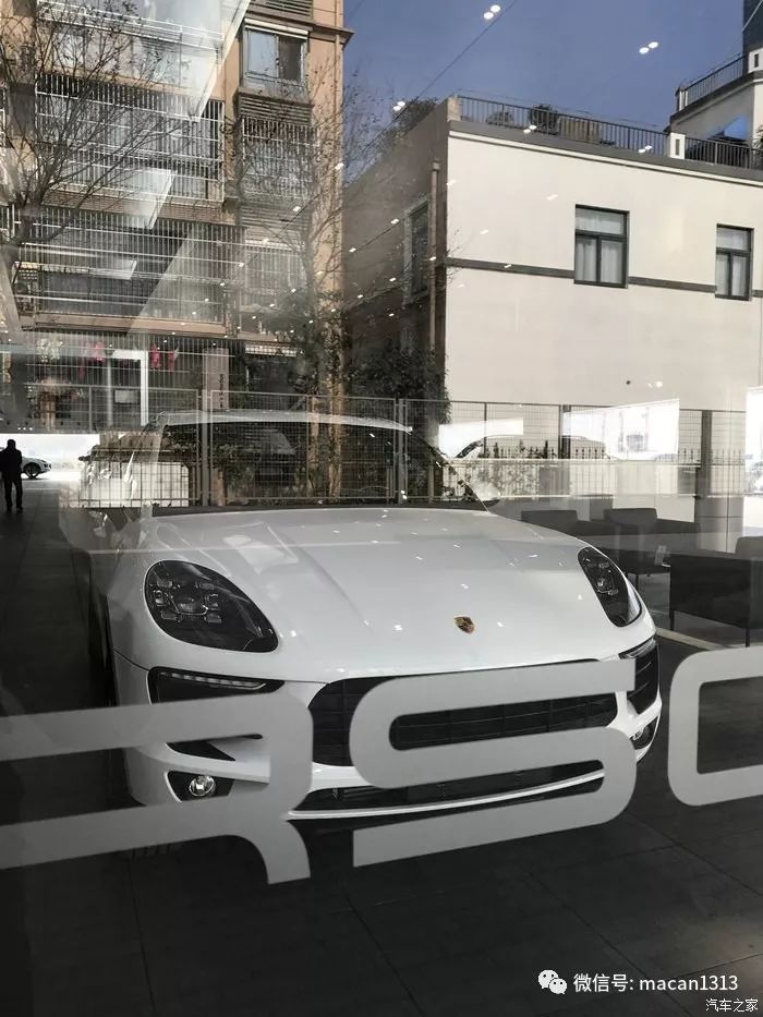 小哥花了一輛macan的錢來改裝新提的車，尤其那個輪轂。。。。。