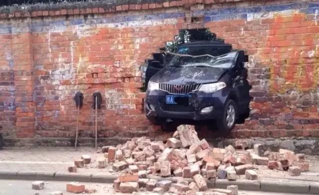 因為手癢一不小心搜索了某寶的車標銷售，結果發現&hellip;&hellip;