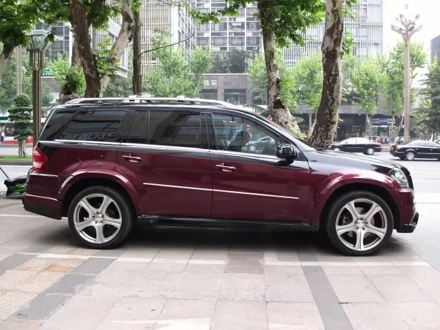 偶遇一輛SUV，車牌4個9，車標是只馬，但是很多人都不認識？