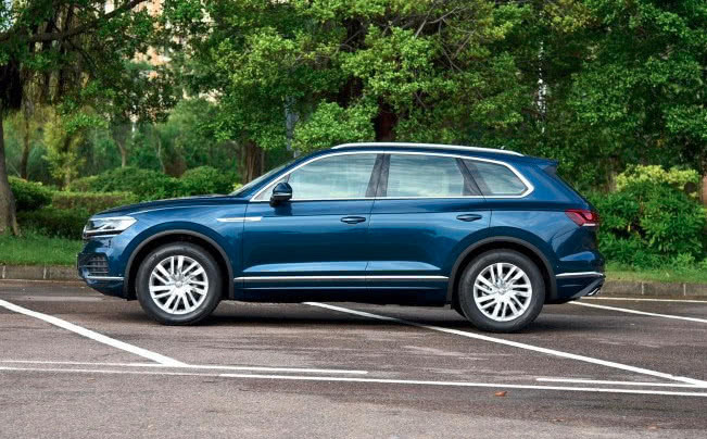 和奧迪Q8保時捷卡宴一個媽，因為一個車標卻便宜40萬，超值