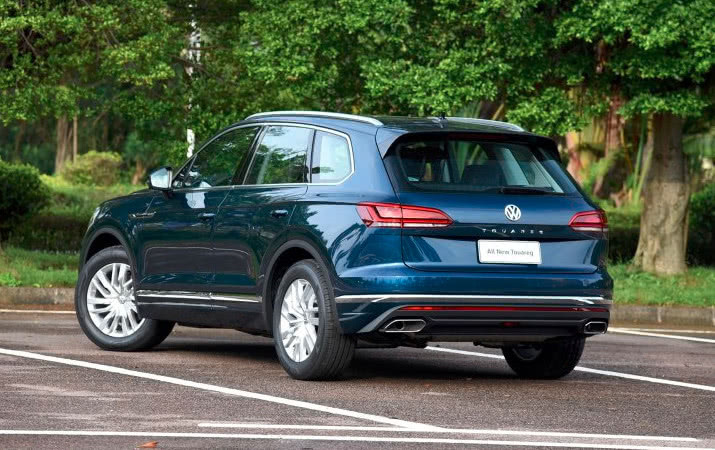 和奧迪Q8保時捷卡宴一個媽，因為一個車標卻便宜40萬，超值