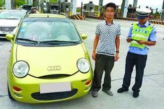 車標玩出新高度，有司機車標改的太惹火，交警都忍不住了