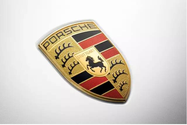 德國工藝就是走心，來看看保時捷車標盾徽的制造工藝！