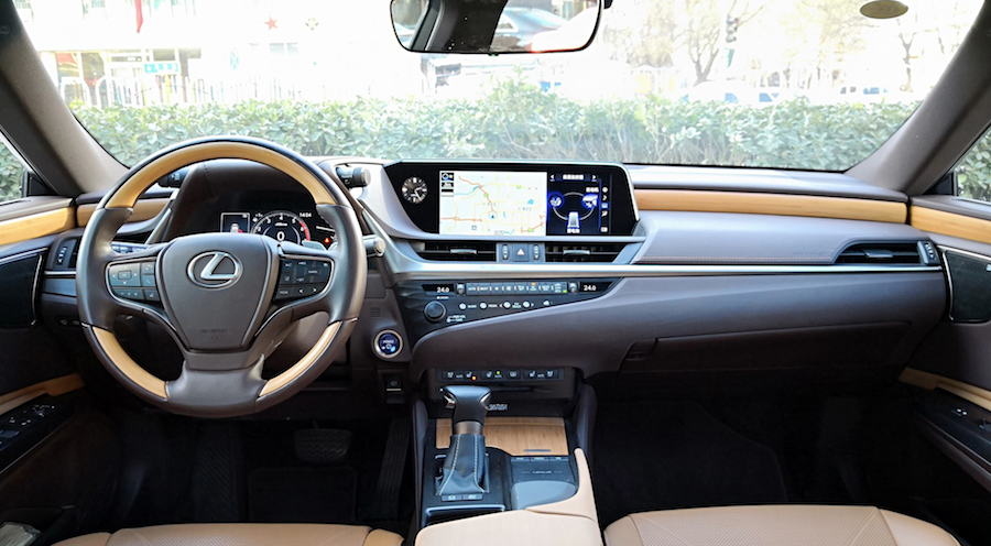 買車知乎 | 17萬元的差價只有車標不同？亞洲龍和ES該怎么選？