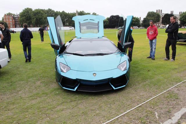 蘭博基尼龍年限量版，全球僅10臺，連車標都換了！