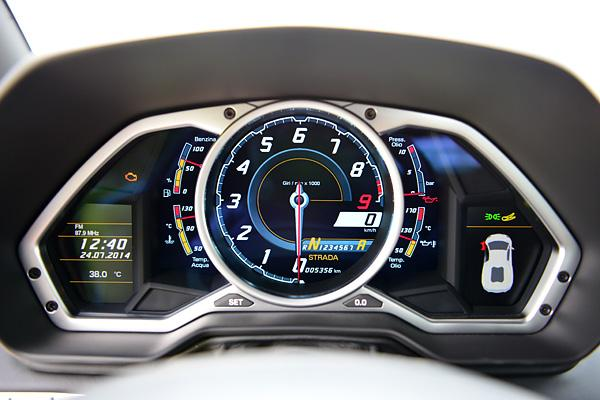 蘭博基尼龍年限量版，全球僅10臺，連車標都換了！