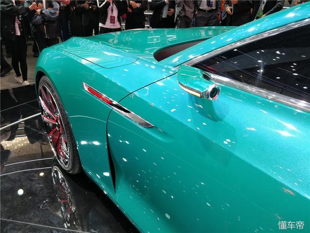 全球首發的紅旗超跑！光車標就能值1000萬，勞斯萊斯都被打臉