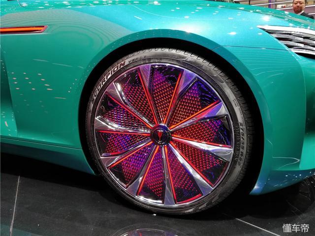 全球首發的紅旗超跑！光車標就能值1000萬，勞斯萊斯都被打臉