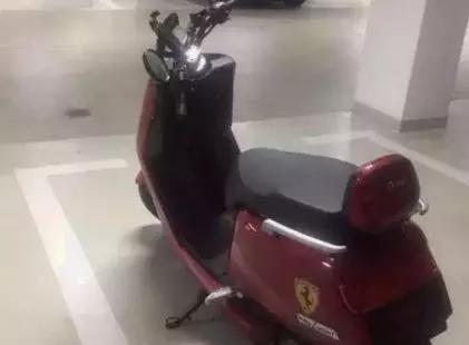 王思聰車庫還停著一部小電動，一看車標吸了一口涼氣！