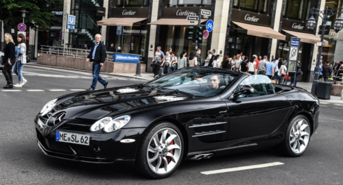 奔馳超跑卻有邁凱倫的車標，全球發行150輛，國內僅有2部