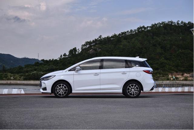 Build Your Dreams 成真，換掉車標，采用新造型，終于要騰飛了