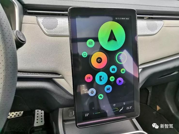 威馬EX5上路實測：車標、智能旋轉(zhuǎn)屏等具有辨識度，但部分配置尚存提升空間