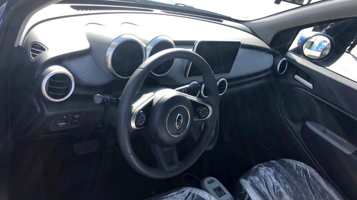 歐拉R1實車曝光，車標一塊黑寶石，一度電能跑十公里，不足6萬