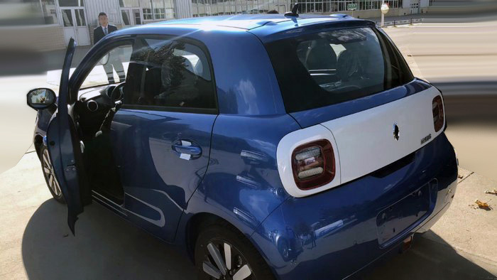 歐拉R1實車曝光，車標一塊黑寶石，一度電能跑十公里，不足6萬