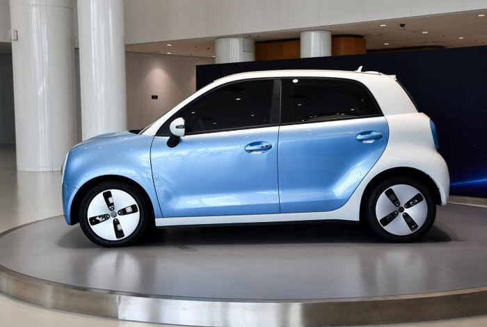 歐拉R1實車曝光，車標一塊黑寶石，一度電能跑十公里，不足6萬