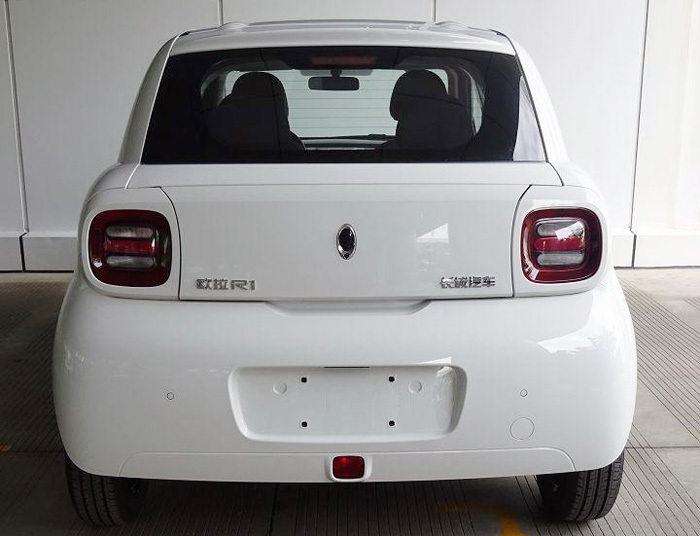 歐拉R1實車曝光，車標一塊黑寶石，一度電能跑十公里，不足6萬