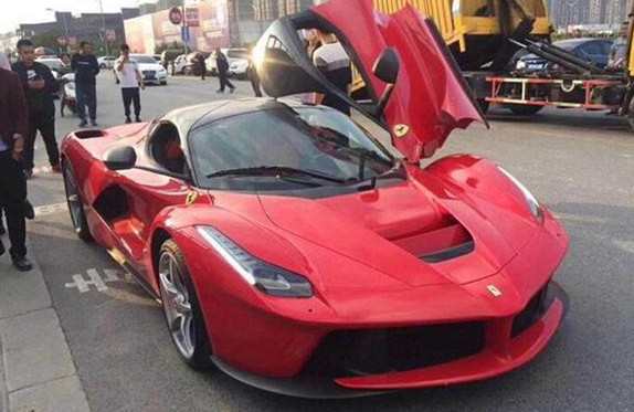 賣1200萬用耐克勾當(dāng)車標(biāo),車標(biāo)比寶馬貴6倍,吸引無數(shù)目光!