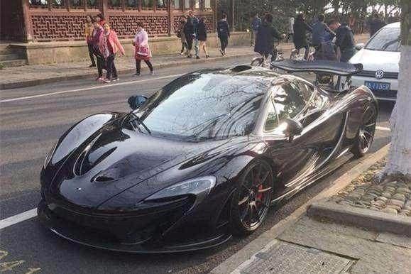 賣1200萬用耐克勾當(dāng)車標(biāo),車標(biāo)比寶馬貴6倍,吸引無數(shù)目光!