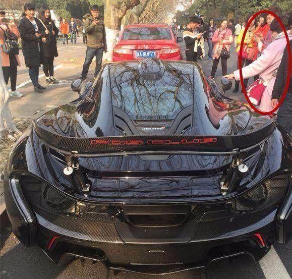 賣1200萬用耐克勾當(dāng)車標(biāo),車標(biāo)比寶馬貴6倍,吸引無數(shù)目光!