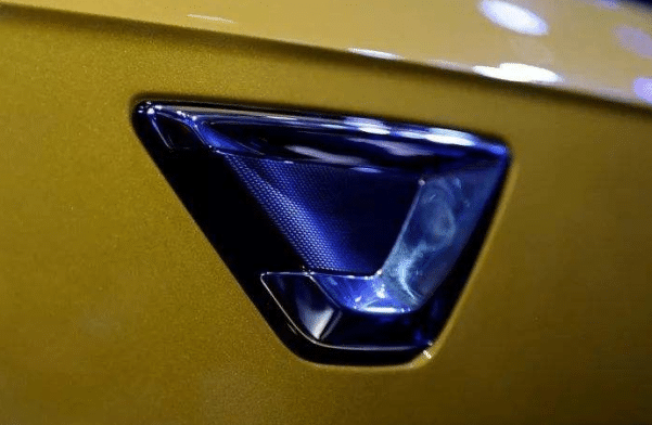 又是一款摳標車？網友改裝捷達VS5車標，車主：這下順眼多了！