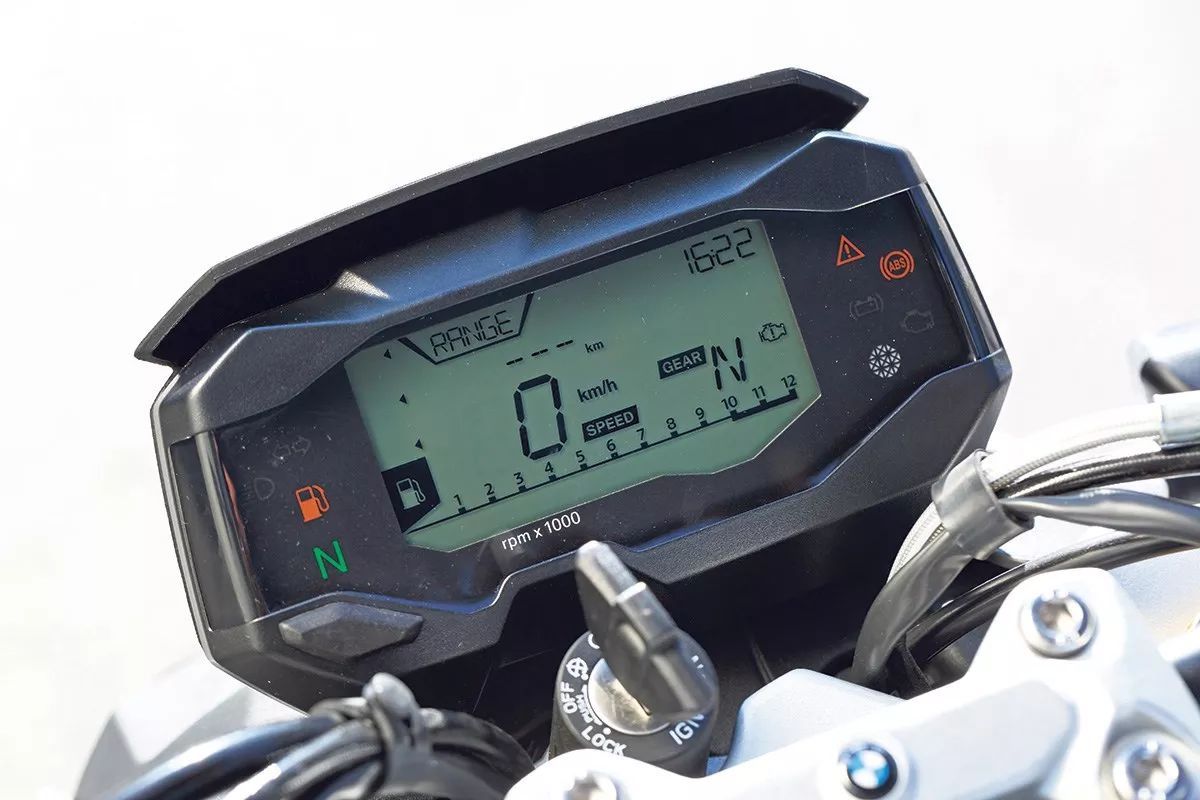 實話： 撕掉寶馬G310R的車標...