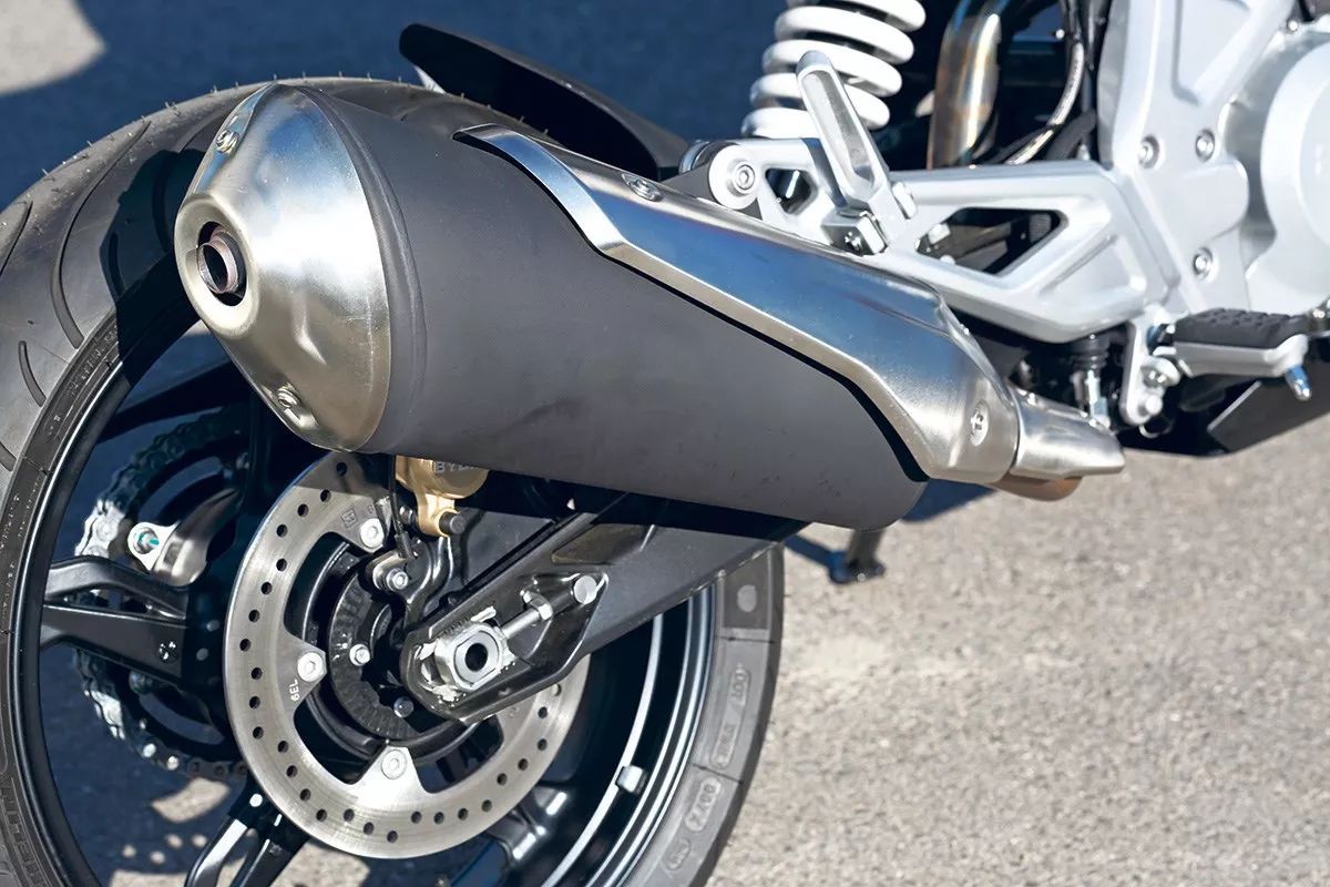 實話： 撕掉寶馬G310R的車標...