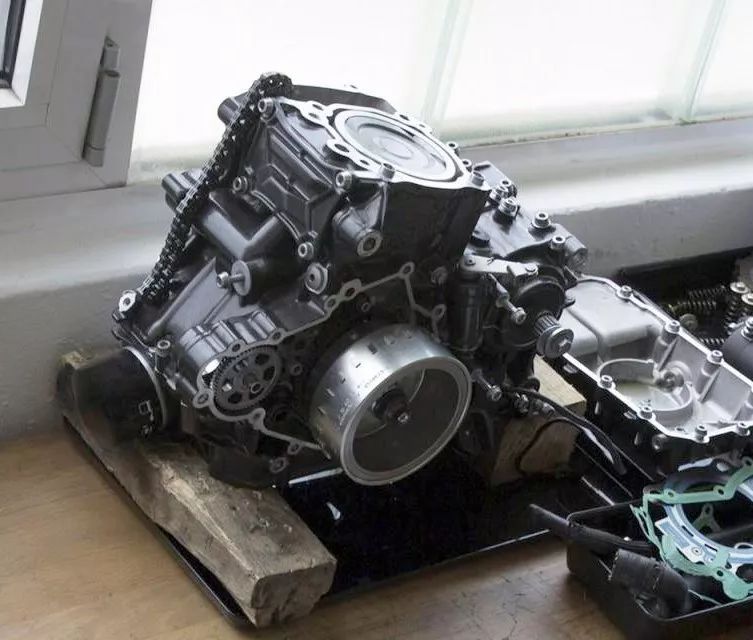 實話： 撕掉寶馬G310R的車標...